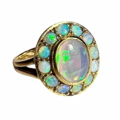 Bague marguerite, Rétro, or jaune 18 carat, opales, de style Napoléon III, époque circa 1970