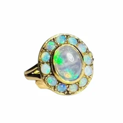 Bague marguerite, Rétro, or jaune 18 carat, opales, de style Napoléon III, époque circa 1970