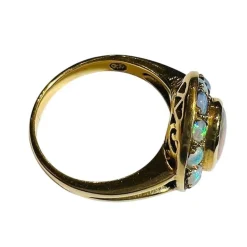 Bague marguerite, Rétro, or jaune 18 carat, opales, de style Napoléon III, époque circa 1970