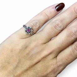Bague marguerite rubis diamants