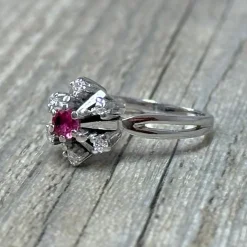 Bague marguerite rubis diamants