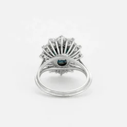 Bague marguerite saphir entourage diamants en or blanc