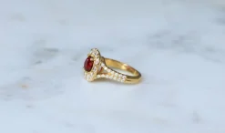 Bague Marguerite spinelle entourage diamants