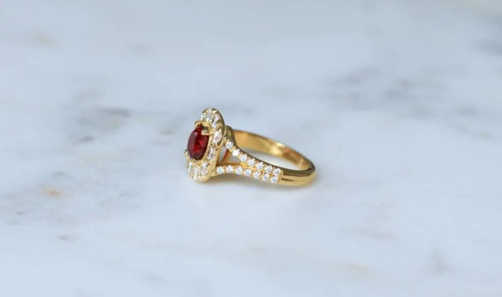 Bague Marguerite spinelle entourage diamants