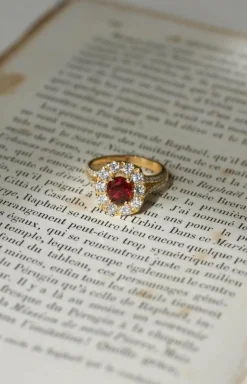 Bague Marguerite spinelle entourage diamants