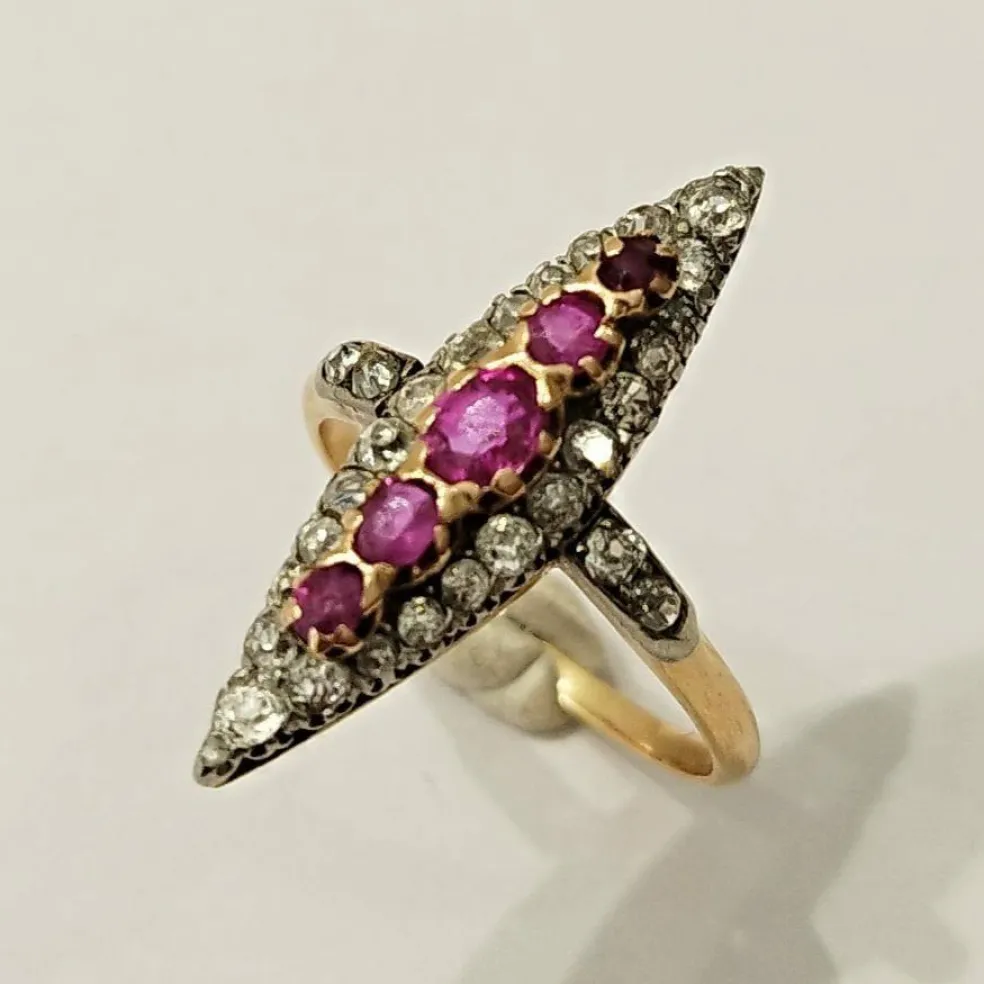 Bague Marquise ancienne diamants rubis