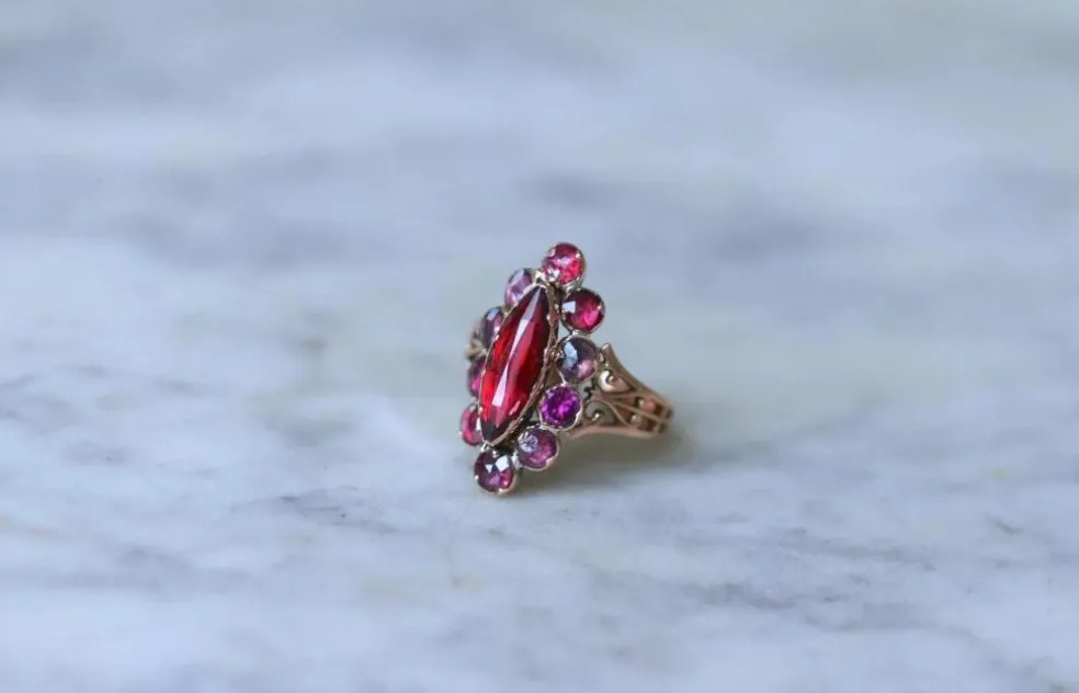 Bague Marquise Ancienne Or Rose et Grenats de Perpignan