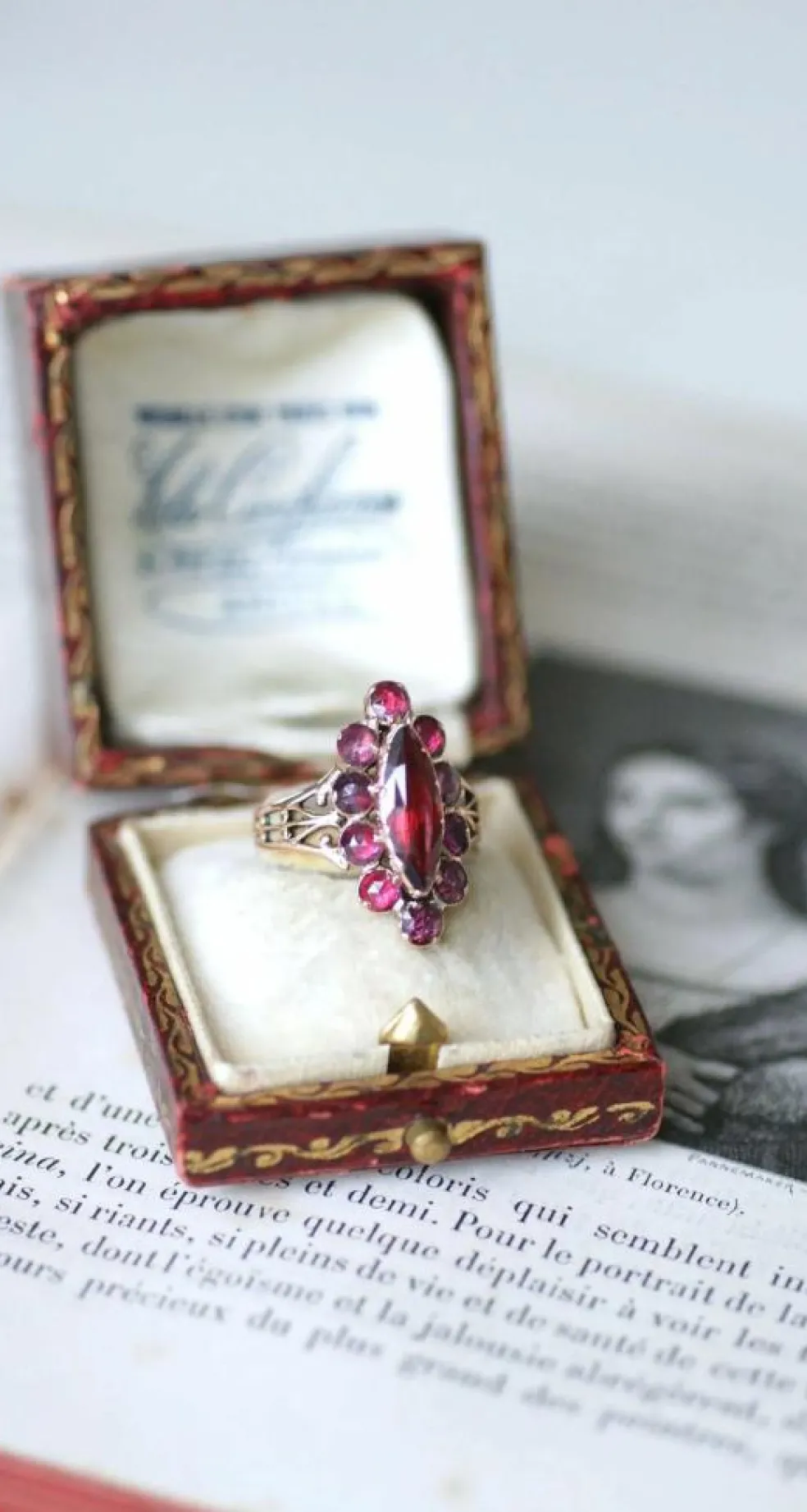 Bague Marquise Ancienne Or Rose et Grenats de Perpignan