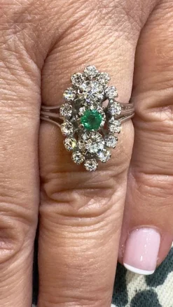 Bague marquise ancienne or blanc diamants, émeraude
