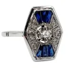Bague marquise art deco or blanc 18k et platine ornée de diamants taille roses et de saphir calibrés dans une monture géométrique