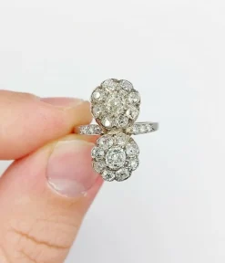 Bague marquise art deco Platine formant deux marguerites de diamant taille ancienne