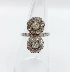 Bague marquise art deco Platine formant deux marguerites de diamant taille ancienne