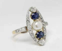 Bague marquise Belle Epoque, diamant, saphirs et perle fine