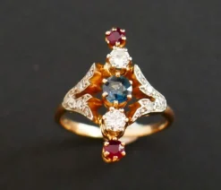 Bague Marquise Diamants, Saphirs et Rubis