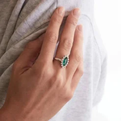 Bague Marquise Emeraude Diamants