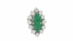 Bague marquise en or blanc, émeraude et diamants