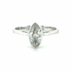 Bague marquise en or blanc