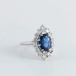 Bague marquise en or blanc 18k saphirs et diamants