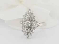Bague marquise en or blanc et diamants 1.20ct