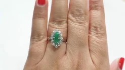 Bague marquise en or blanc, émeraude et diamants