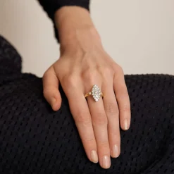 Bague marquise en or jaune, diamants