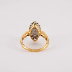 Bague marquise en or jaune, diamants