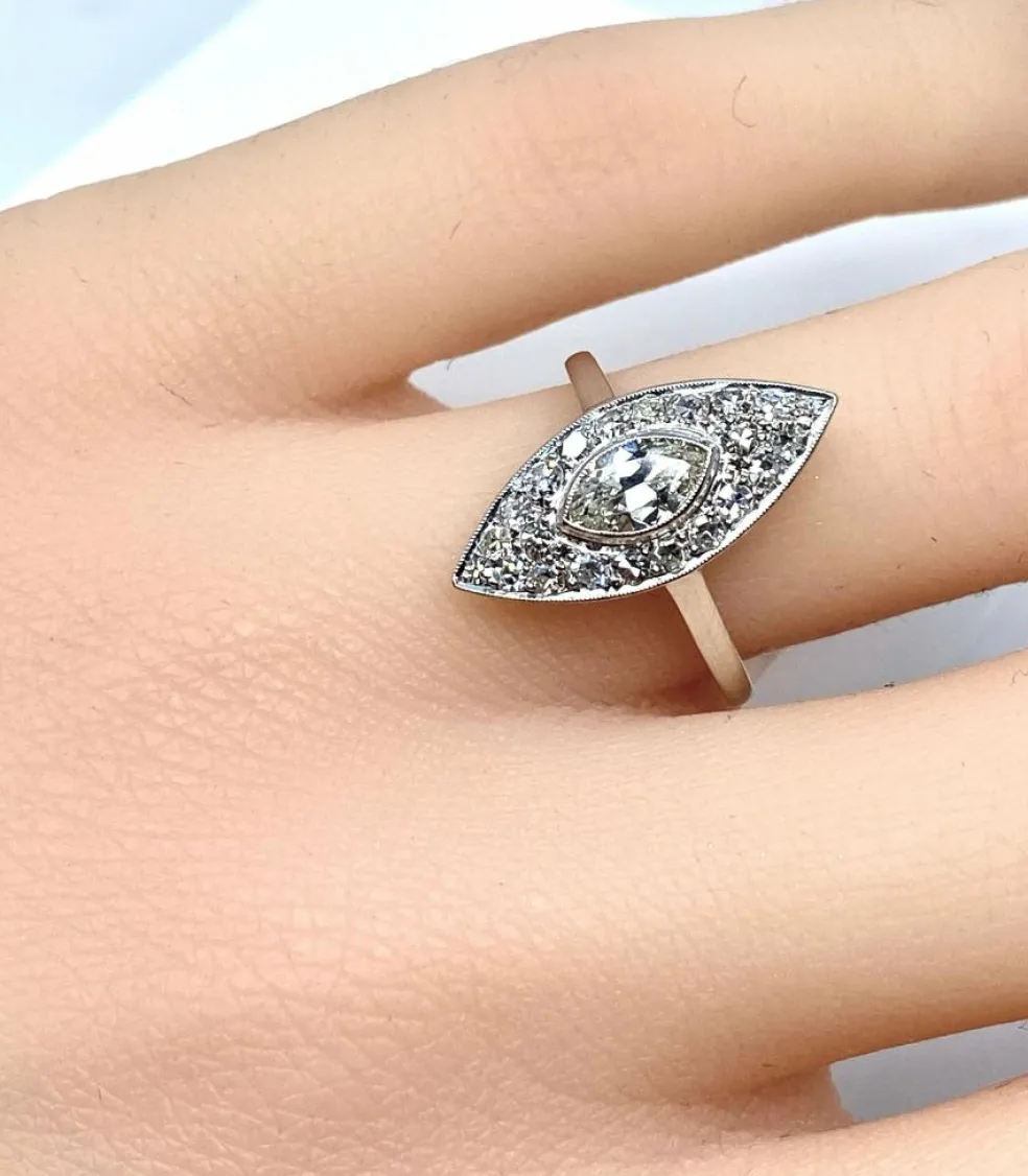 Bague marquise en platine et diamants. Vers 1900.