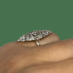 BAGUE MARQUISE ET DIAMANTS