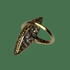 BAGUE MARQUISE ET DIAMANTS