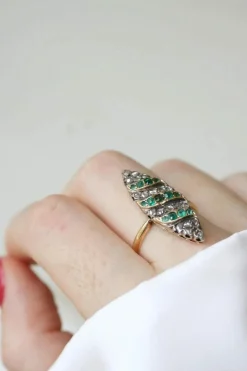 Bague marquise émeraudes et diamants
