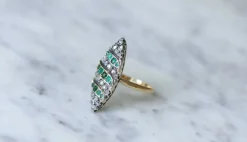 Bague marquise émeraudes et diamants