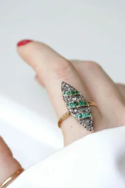 Bague marquise émeraudes et diamants