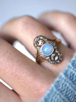 Bague marquise opale et diamants