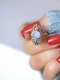 Bague marquise opale et diamants