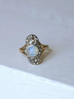 Bague marquise opale et diamants