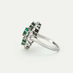Bague marquise or gris émeraudes et diamants
