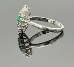 Bague marquise or gris, émeraude, diamant