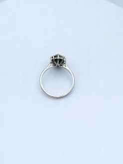Bague marquise or gris, émeraude, diamant