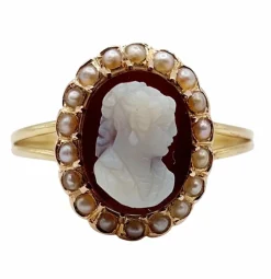 Bague marquise or jaune, camée sur agate, perles (circa 1900)