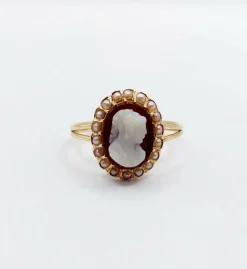 Bague marquise or jaune, camée sur agate, perles (circa 1900)