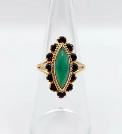 Bague marquise or jaune, chrysoprase et grenats (circa 1890)