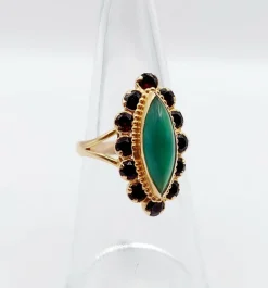 Bague marquise or jaune, chrysoprase et grenats (circa 1890)