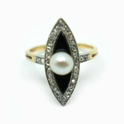 Bague Marquise or jaune, onyx, diamants