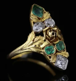 Bague marquise or, émeraudes et diamants Art Nouveau