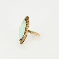 Bague marquise or rose et argent, opale et diamants