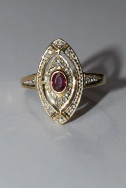 Bague marquise rubis et diamants