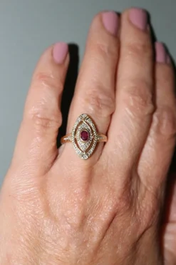 Bague marquise rubis et diamants