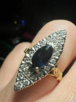 Bague Marquise saphir pavage diamants