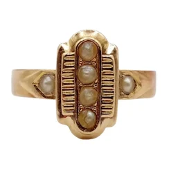 Bague marquise victorienne or rose ornée de perles dans une monture finement travaillée