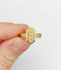 Bague marquise victorienne or rose ornée de perles dans une monture finement travaillée